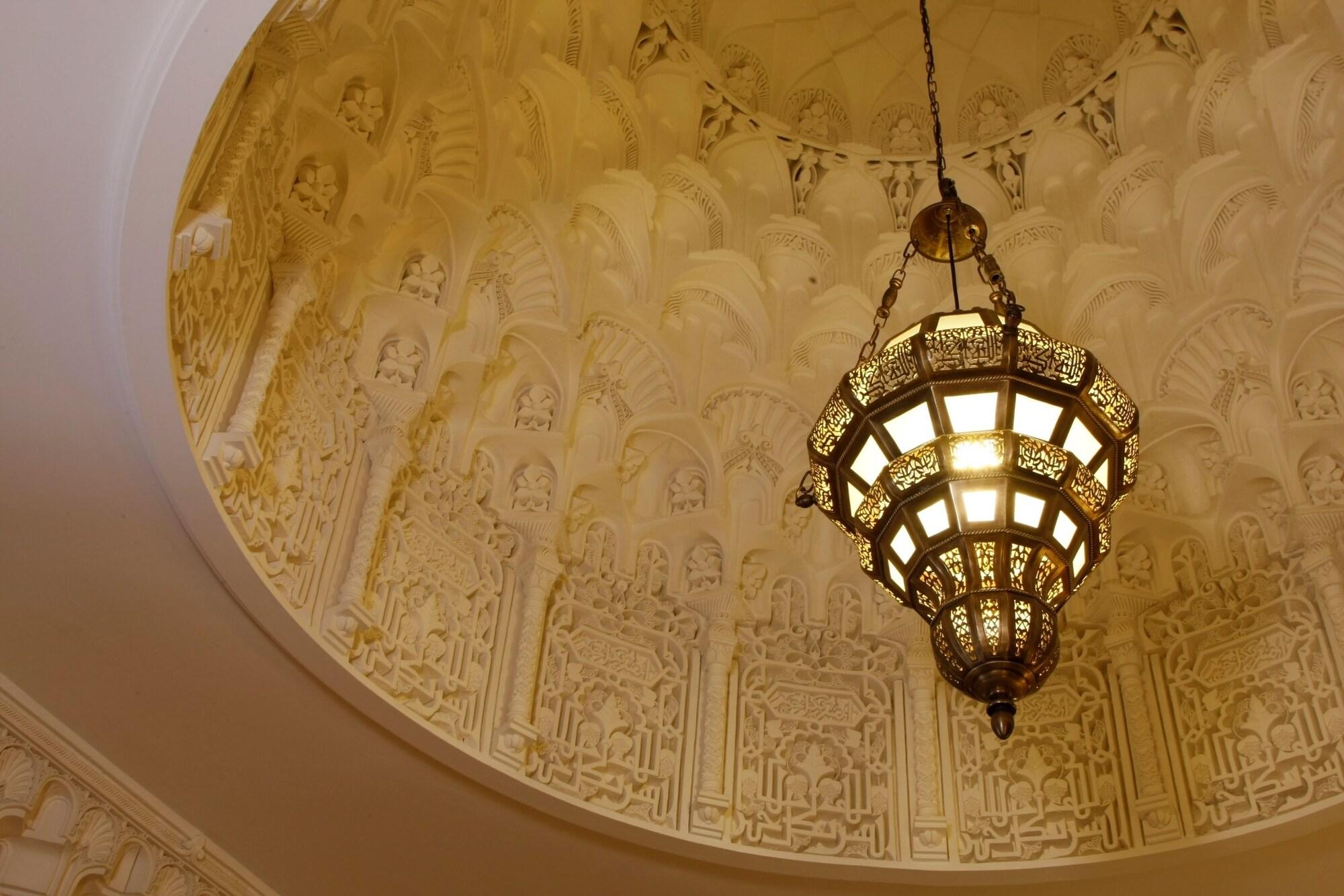 Riad Kniza Марракеш Экстерьер фото Ceiling of the main hall