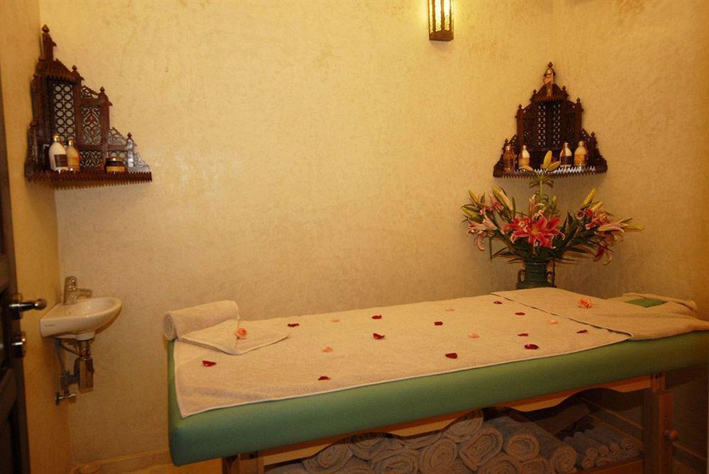 Riad Kniza Марракеш Экстерьер фото A massage table