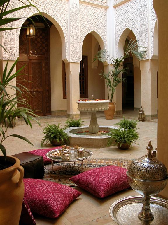 Riad Kniza Марракеш Экстерьер фото A fountain in a Moroccan riad