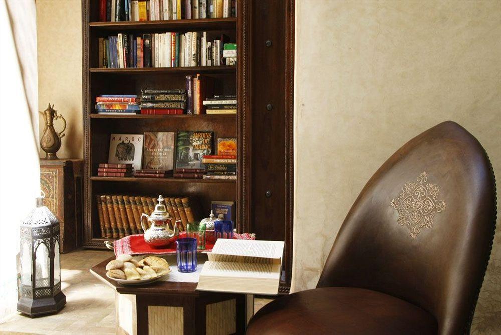 Riad Kniza Марракеш Экстерьер фото Library at the hotel