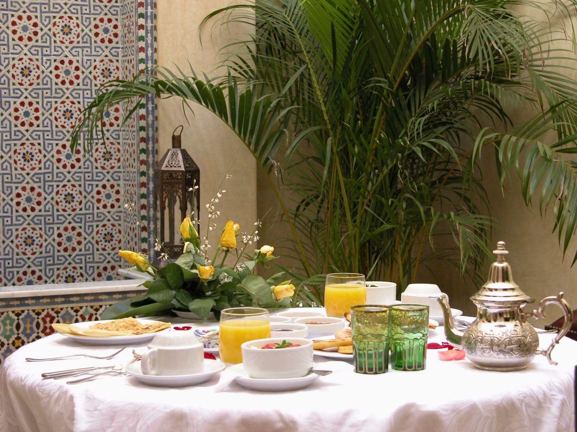 Riad Kniza Марракеш Экстерьер фото A Moroccan breakfast